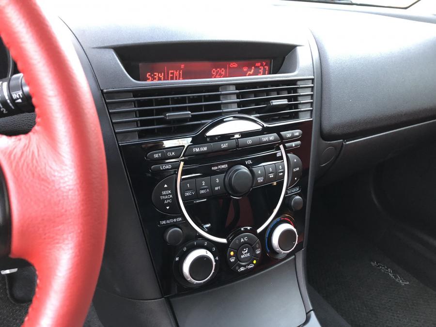 Детали интерьера Mazda RX-8 2005 года  (фото 114 из 197)